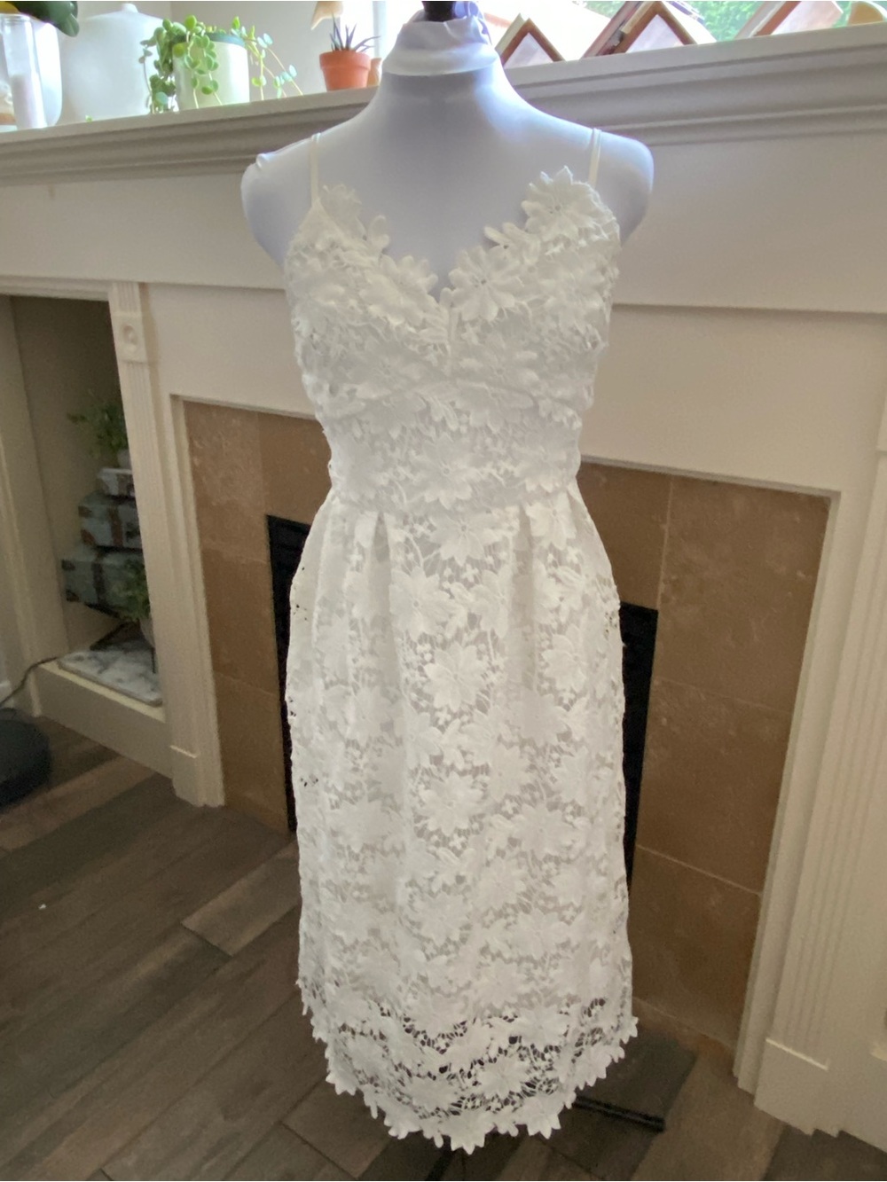 EUC Chicwish White Lace Floral Midi Dress